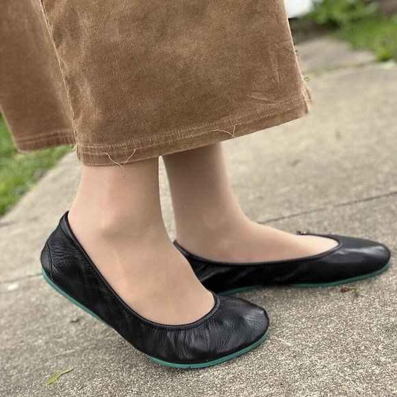 Tieks Shoes - Tieks Foldable Ballet Flat Shoe in Black